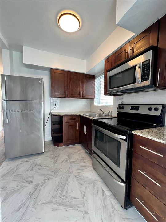 Recently Rented: $2,575 (2 beds, 1 baths, 850 Square Feet)