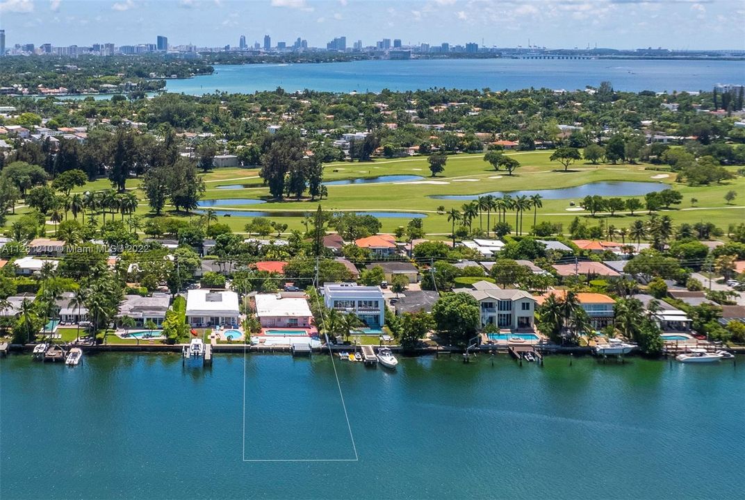 Recently Sold: $3,990,000 (3 beds, 2 baths, 2394 Square Feet)