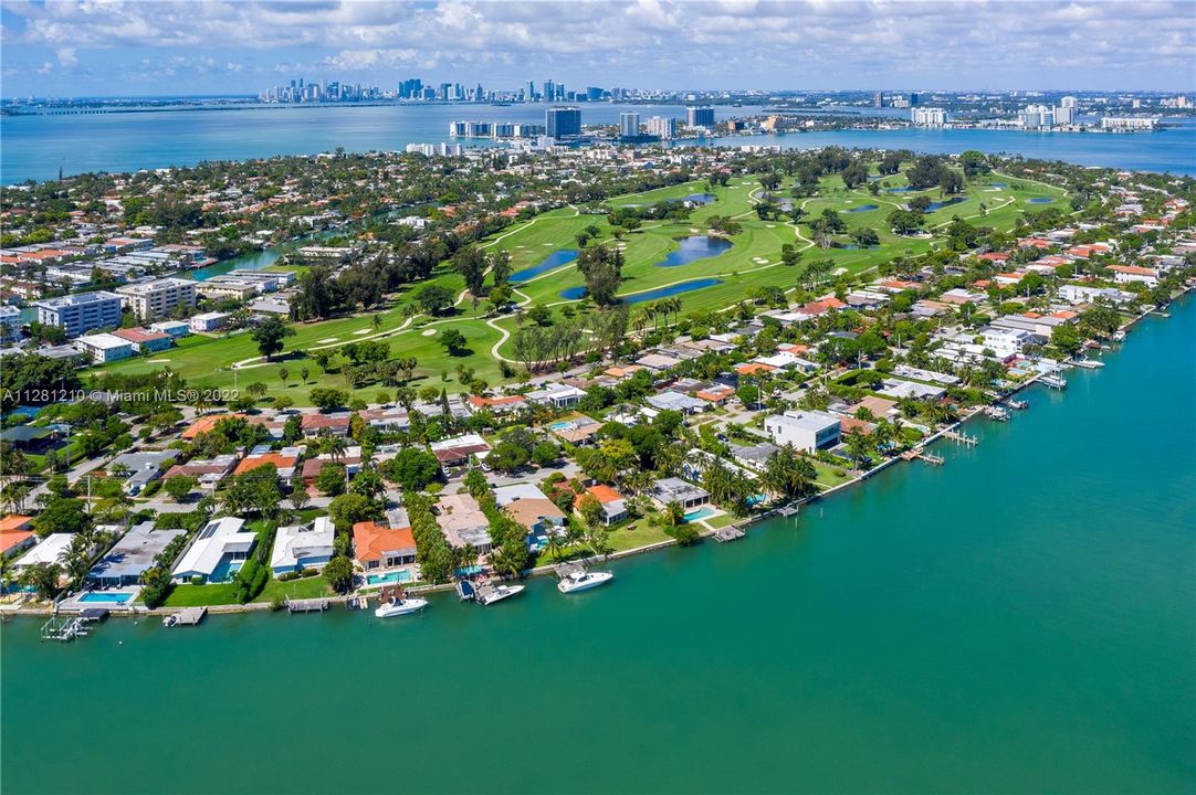Recently Sold: $3,990,000 (3 beds, 2 baths, 2394 Square Feet)