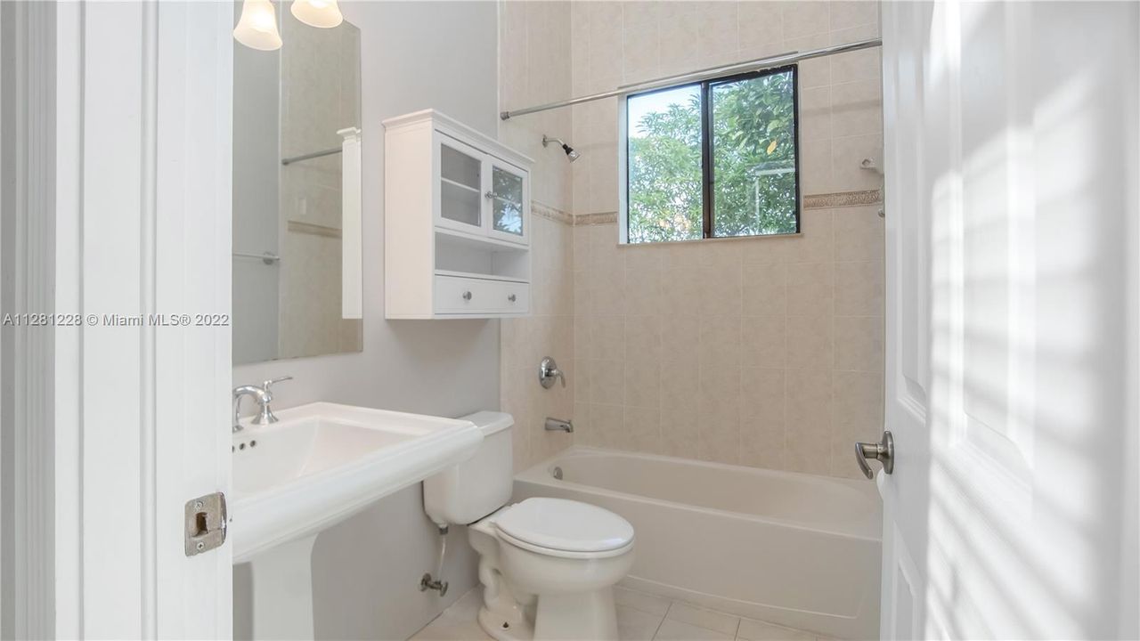最近租的: $6,975 (6 贝兹, 5 浴室, 3875 平方英尺)