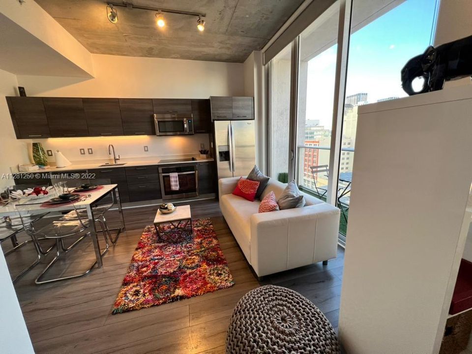 Active With Contract: $2,650 (1 beds, 1 baths, 430 Square Feet)