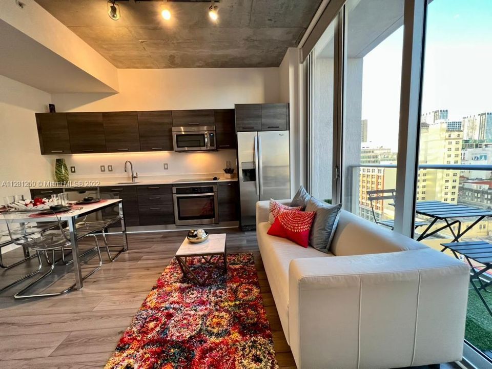 Active With Contract: $2,650 (1 beds, 1 baths, 430 Square Feet)
