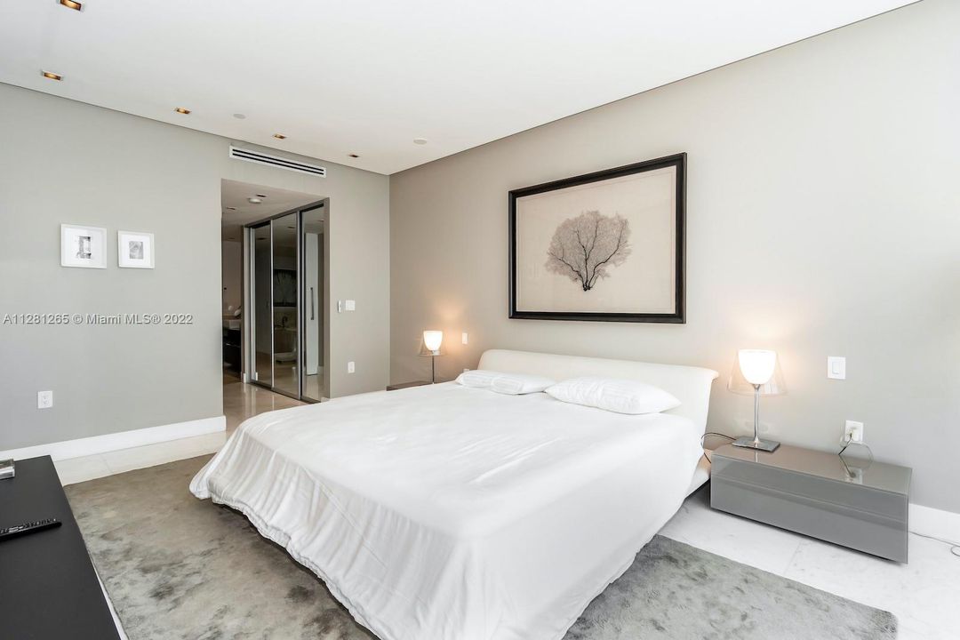 Recently Sold: $1,730,000 (1 beds, 2 baths, 1161 Square Feet)