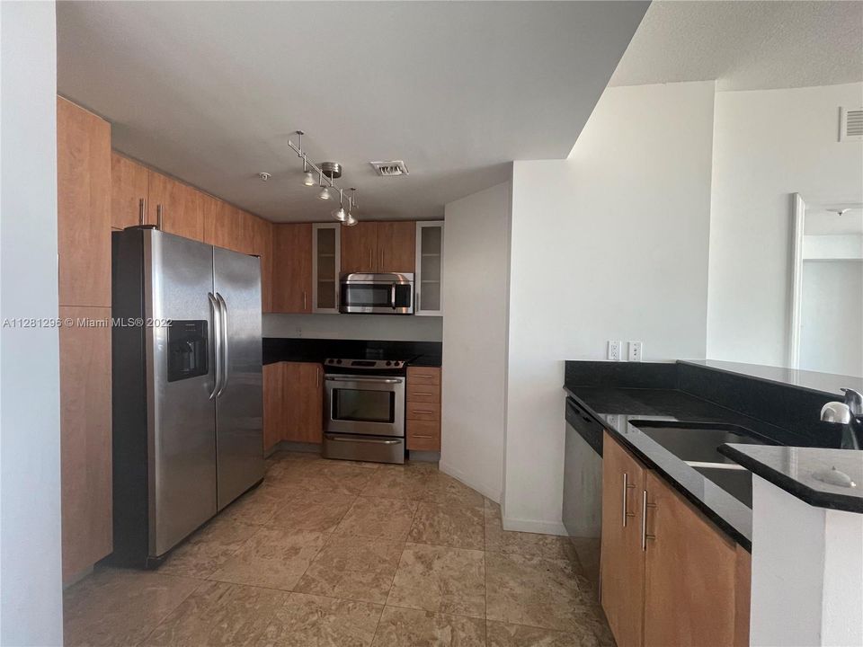 Recently Rented: $3,400 (2 beds, 2 baths, 1251 Square Feet)