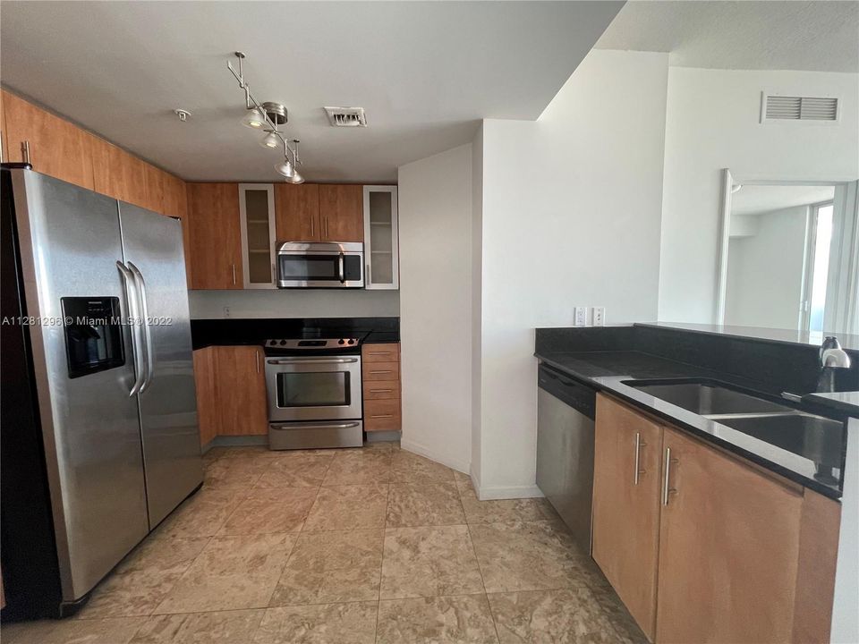 Recently Rented: $3,400 (2 beds, 2 baths, 1251 Square Feet)