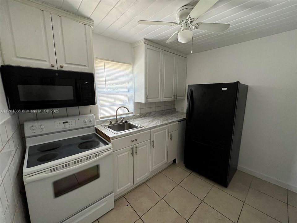 Recently Rented: $1,400 (1 beds, 1 baths, 525 Square Feet)