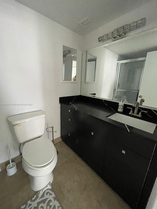 Недавно арендовано: $3,100 (1 спален, 1 ванн, 900 Квадратных фут)
