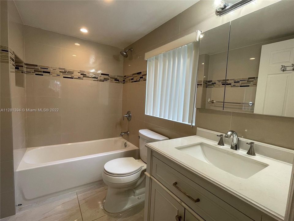 最近租的: $3,000 (2 贝兹, 2 浴室, 1054 平方英尺)