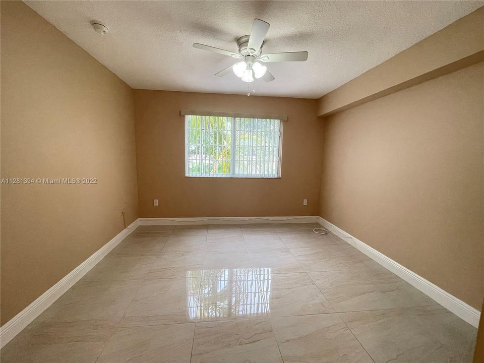 Recently Rented: $3,000 (2 beds, 2 baths, 1054 Square Feet)