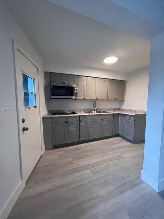 Recently Rented: $2,050 (1 beds, 1 baths, 610 Square Feet)