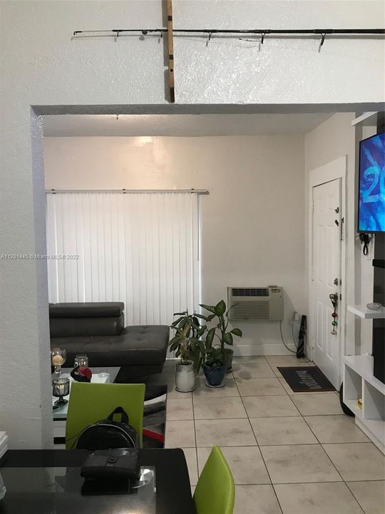 Recently Rented: $2,200 (2 beds, 1 baths, 850 Square Feet)