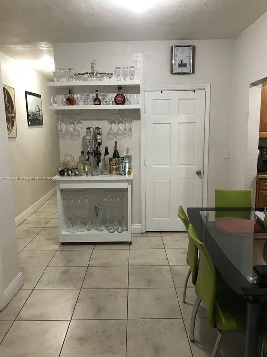 Recently Rented: $2,200 (2 beds, 1 baths, 850 Square Feet)