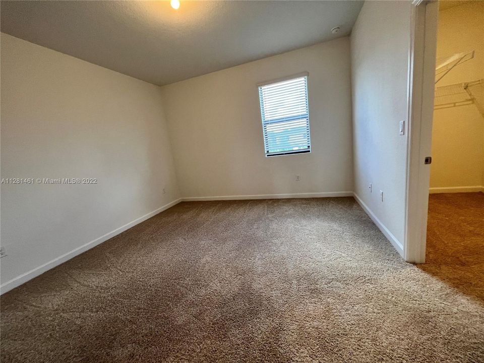 Recently Rented: $2,400 (3 beds, 2 baths, 1490 Square Feet)