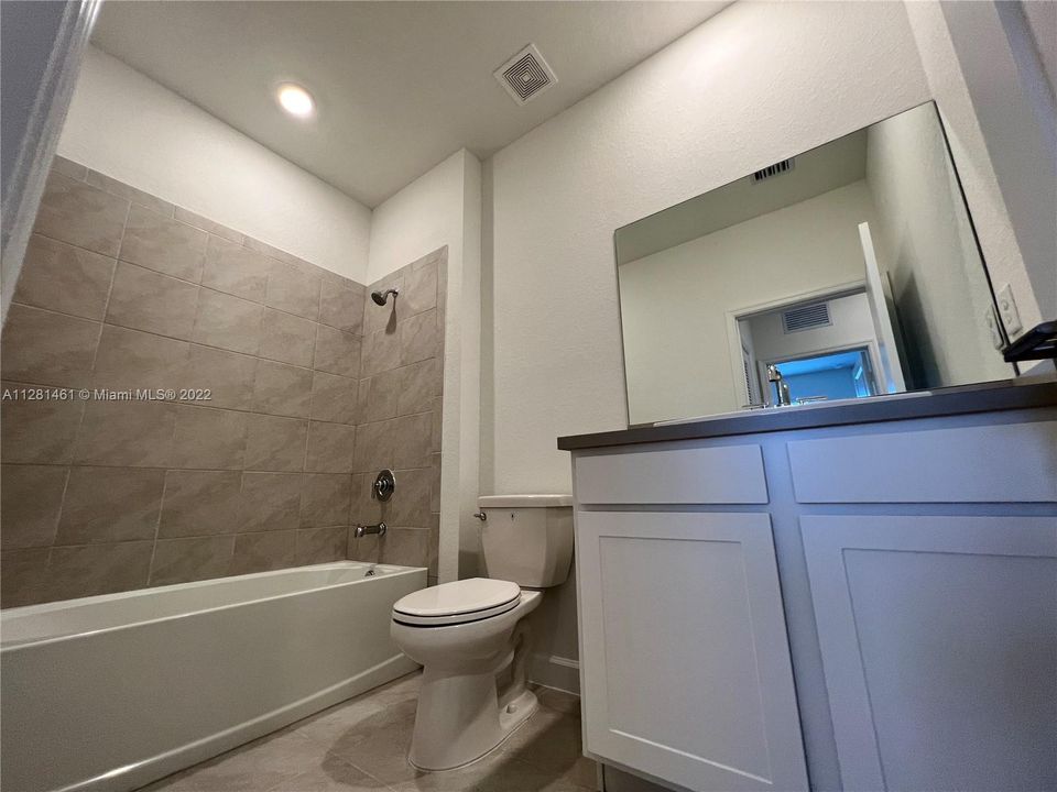 最近租的: $2,400 (3 贝兹, 2 浴室, 1490 平方英尺)