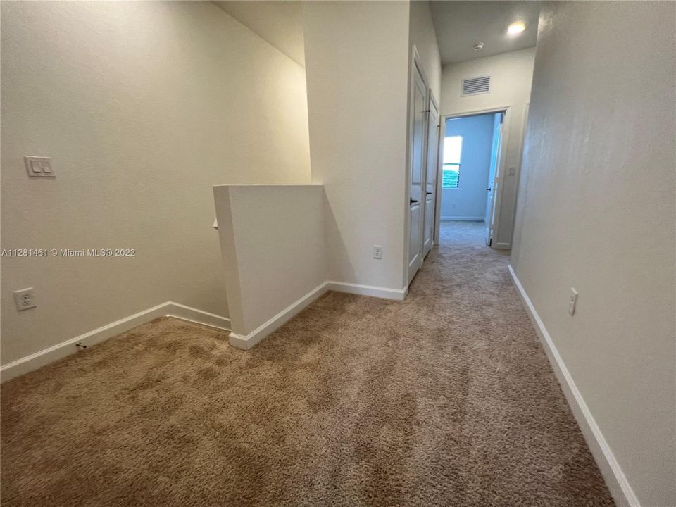 Recently Rented: $2,400 (3 beds, 2 baths, 1490 Square Feet)