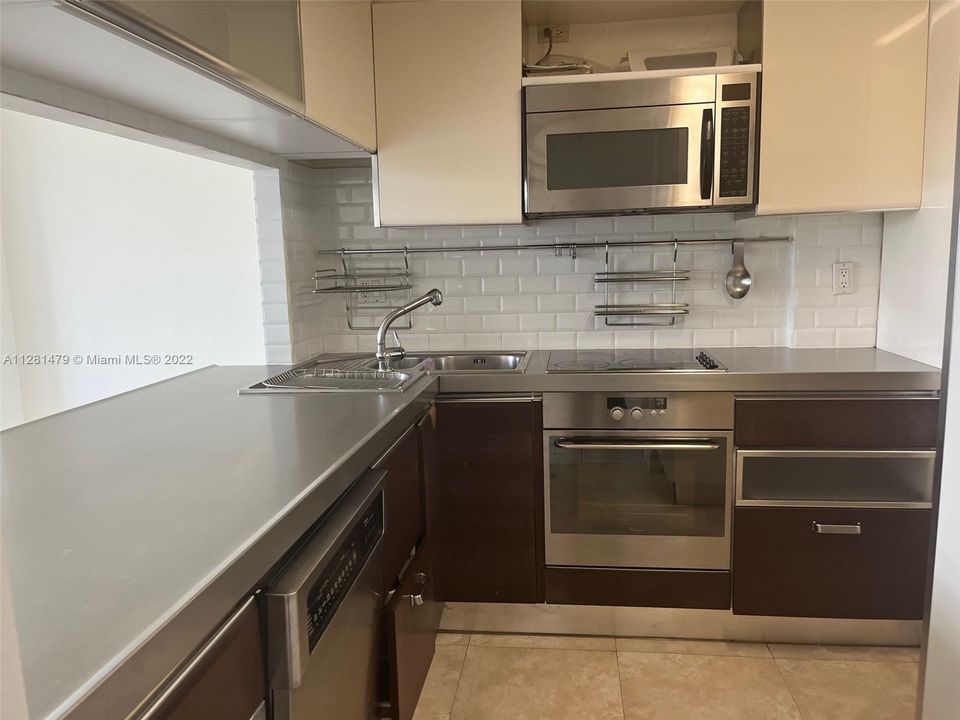 Recently Sold: $349,900 (1 beds, 1 baths, 757 Square Feet)