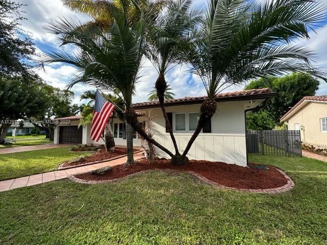 Recently Sold: $749,000 (3 beds, 2 baths, 1307 Square Feet)