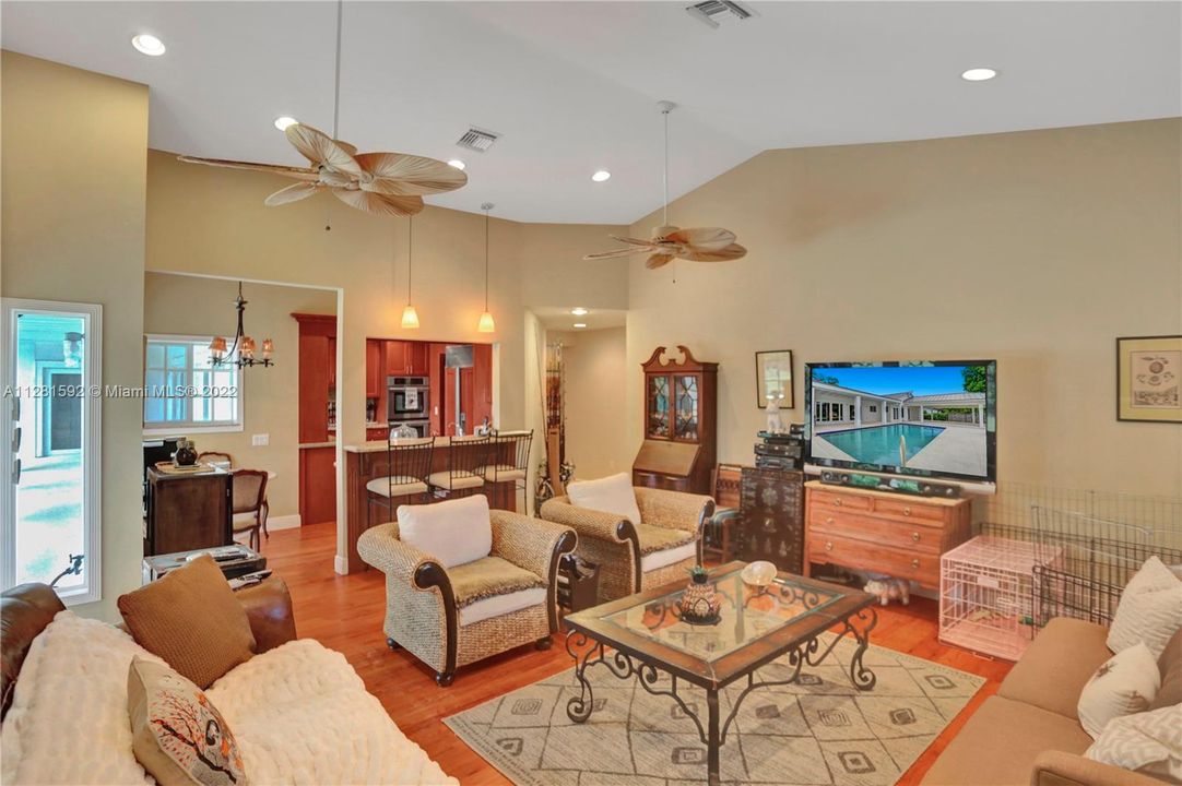 Recently Sold: $1,650,000 (3 beds, 2 baths, 2980 Square Feet)