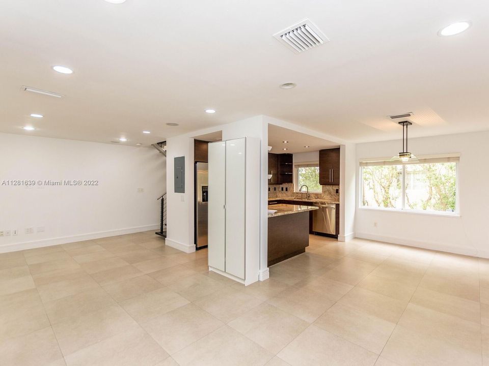 Recently Sold: $820,000 (3 beds, 2 baths, 1806 Square Feet)