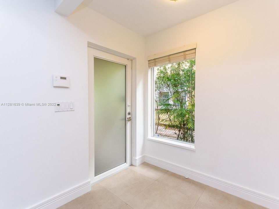 Recently Sold: $820,000 (3 beds, 2 baths, 1806 Square Feet)
