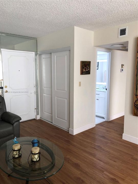 Recently Sold: $255,000 (1 beds, 1 baths, 620 Square Feet)