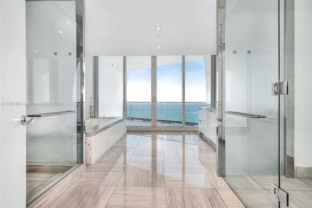 Recently Sold: $4,095,000 (3 beds, 4 baths, 2511 Square Feet)