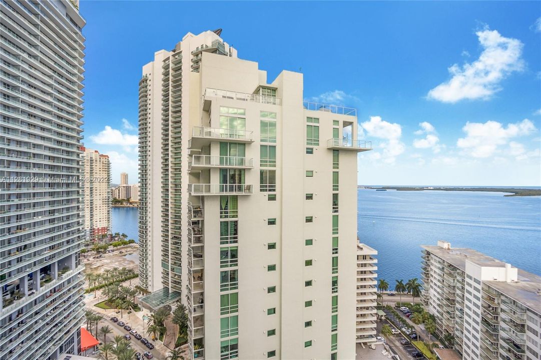 Recently Sold: $470,000 (2 beds, 2 baths, 950 Square Feet)