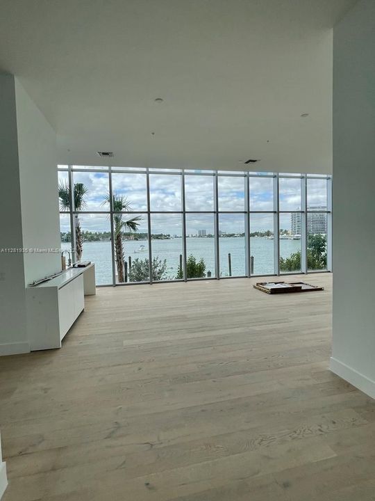 Recently Sold: $3,650,000 (2 beds, 2 baths, 2407 Square Feet)