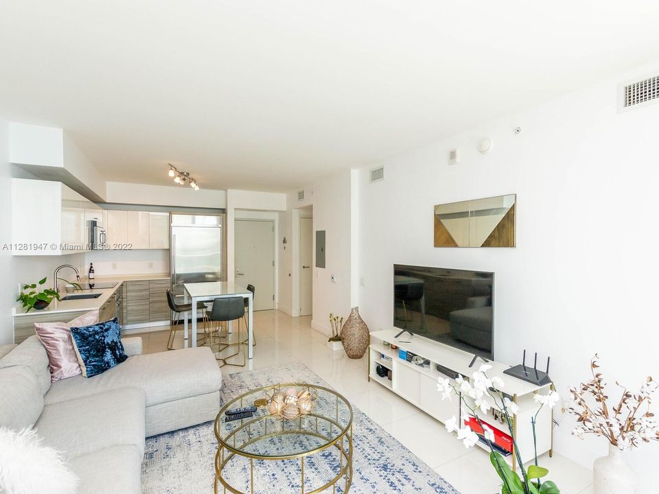 Recently Sold: $598,000 (1 beds, 1 baths, 696 Square Feet)