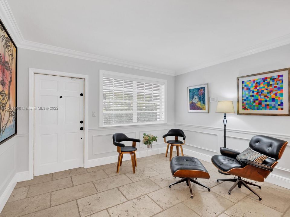 Recently Sold: $950,000 (2 beds, 2 baths, 1291 Square Feet)