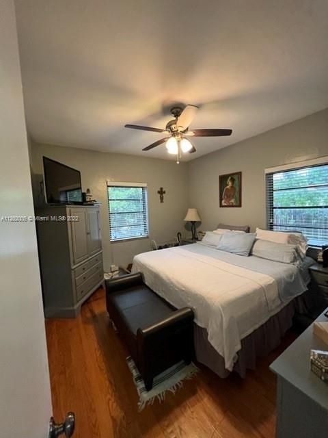 Recently Sold: $694,900 (2 beds, 1 baths, 1271 Square Feet)