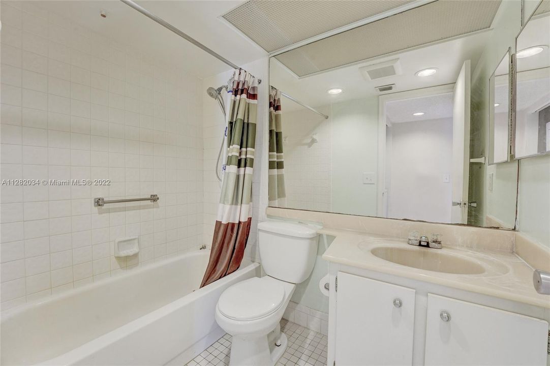 最近售出: $242,500 (2 贝兹, 2 浴室, 1351 平方英尺)