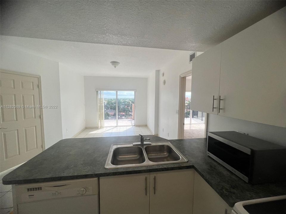 Recently Rented: $2,600 (2 beds, 2 baths, 824 Square Feet)