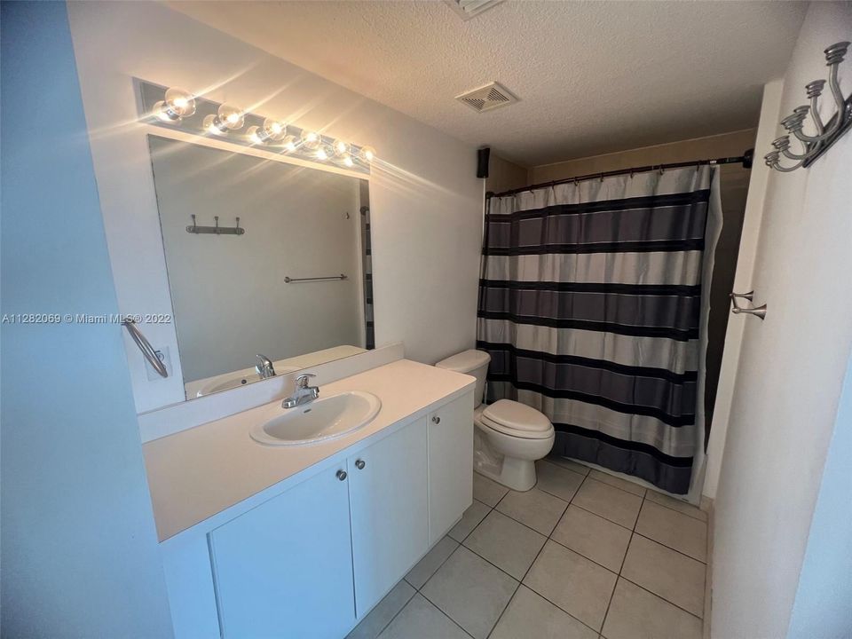 最近租的: $2,600 (2 贝兹, 2 浴室, 824 平方英尺)