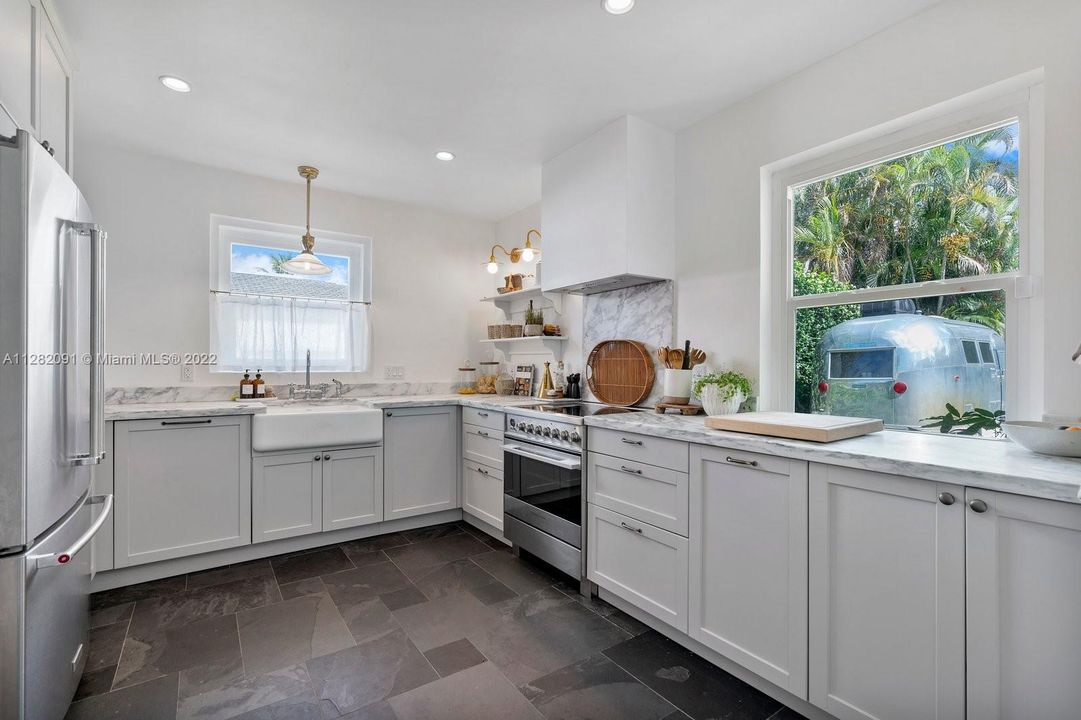 Recently Sold: $1,095,000 (2 beds, 2 baths, 1467 Square Feet)
