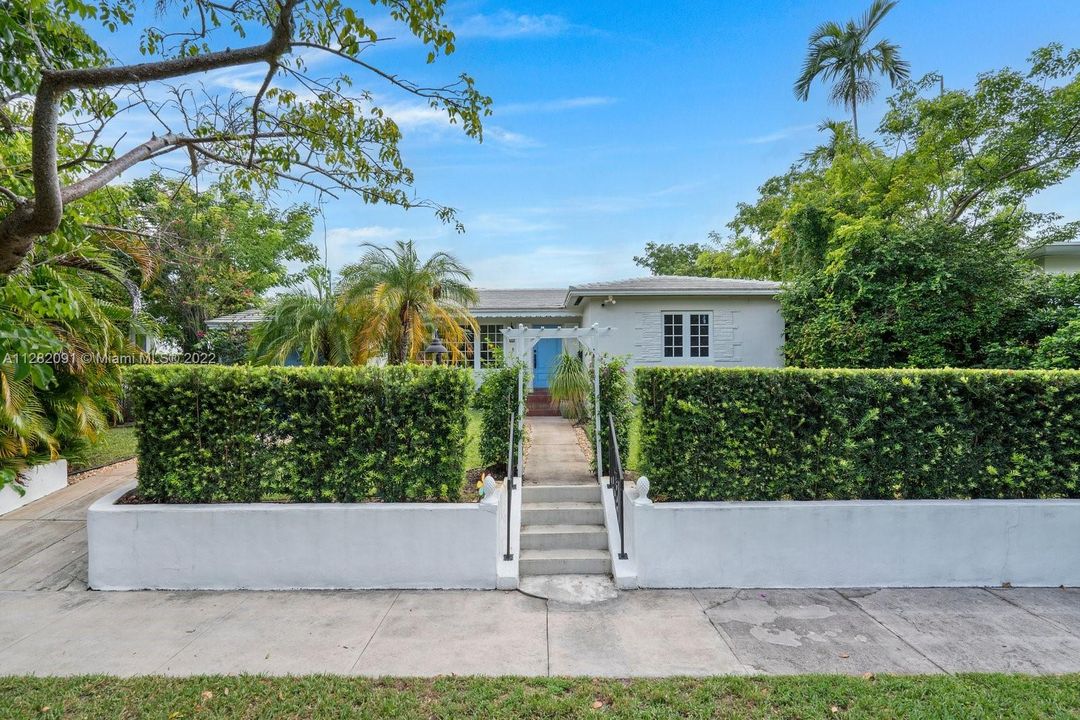 Recently Sold: $1,095,000 (2 beds, 2 baths, 1467 Square Feet)