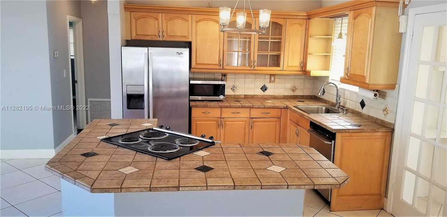 Plenty of space for bar stools at the kitchen island