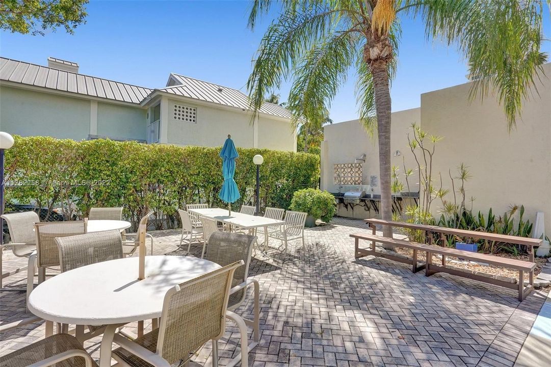 Recently Sold: $425,000 (1 beds, 1 baths, 870 Square Feet)