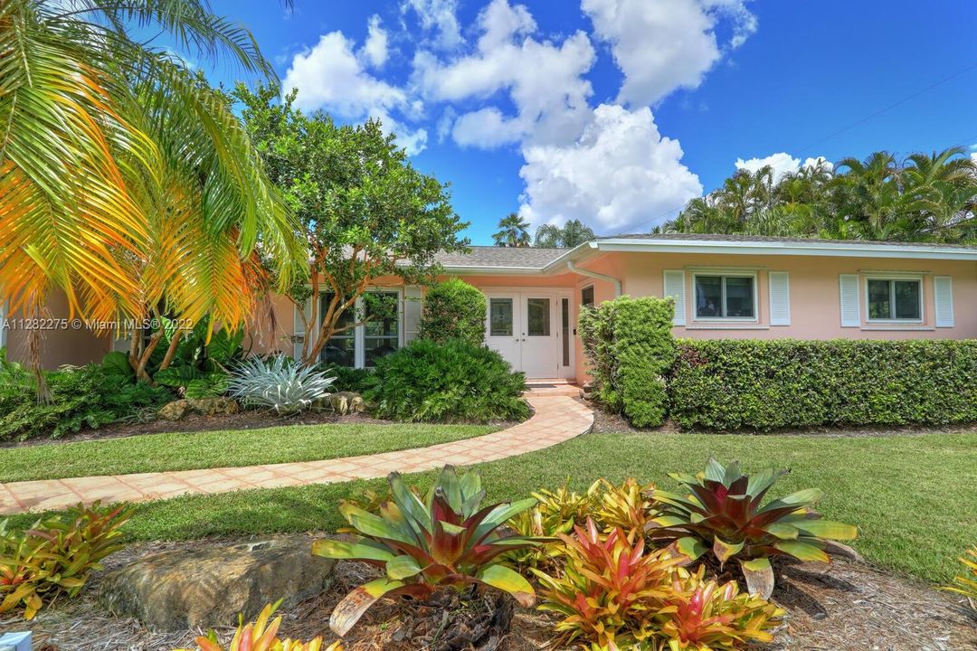 Recently Sold: $1,500,000 (4 beds, 2 baths, 2373 Square Feet)