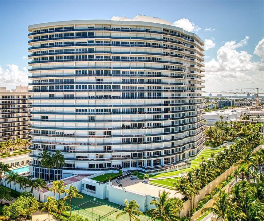 Recently Sold: $3,100,000 (2 beds, 2 baths, 2160 Square Feet)