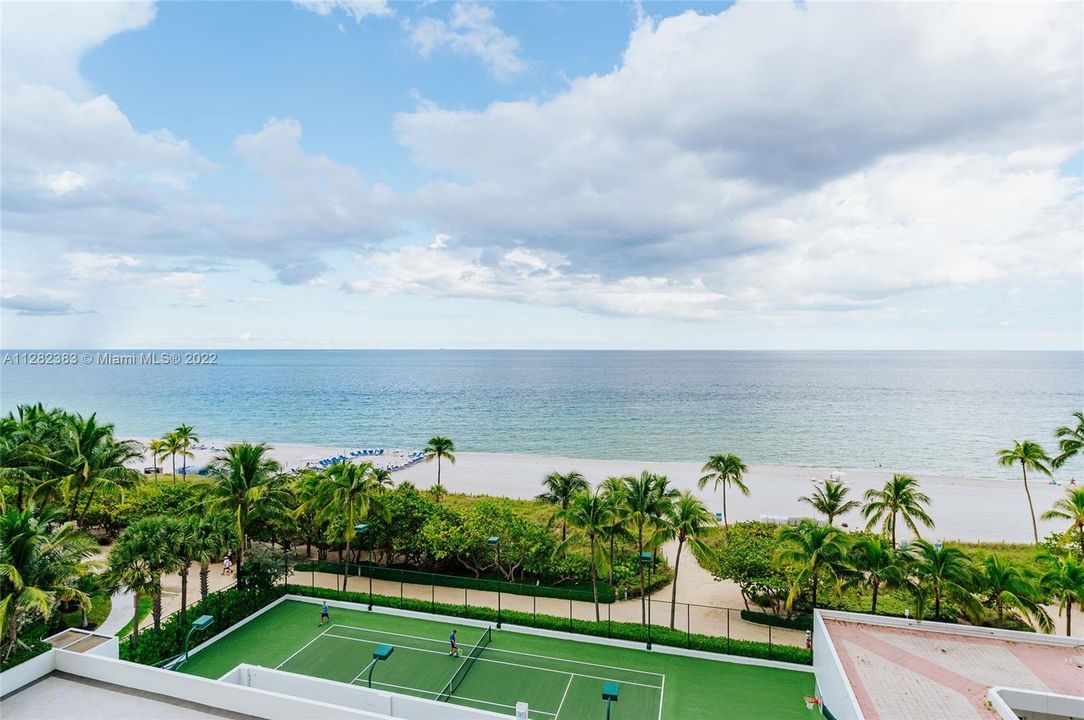 Recently Sold: $3,100,000 (2 beds, 2 baths, 2160 Square Feet)