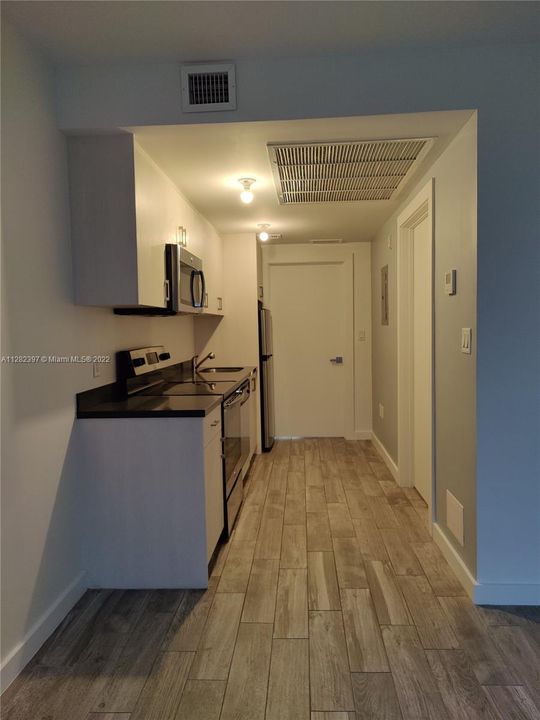 Recently Rented: $1,950 (1 beds, 1 baths, 422 Square Feet)