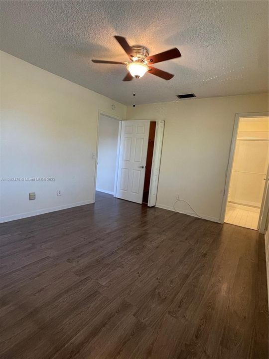 Recently Sold: $295,000 (2 beds, 2 baths, 932 Square Feet)