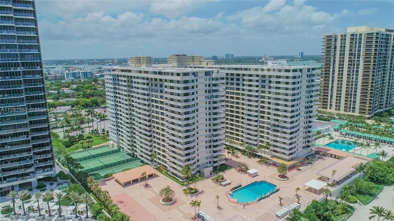 Recently Sold: $865,000 (2 beds, 2 baths, 1388 Square Feet)