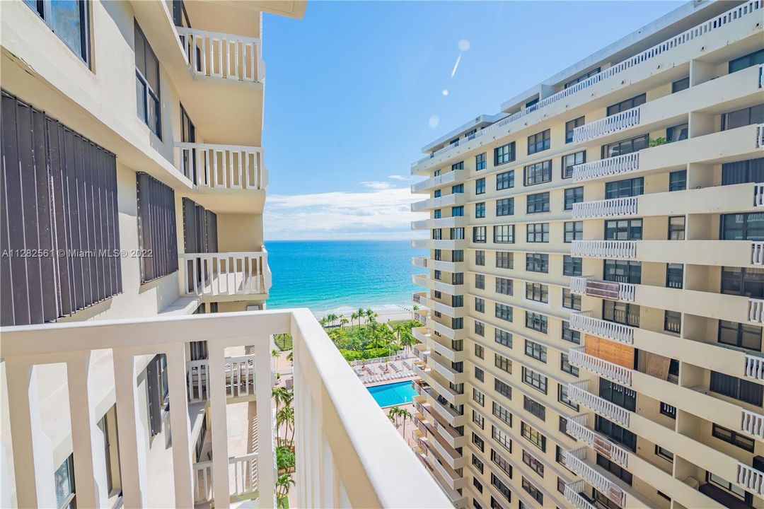 Recently Sold: $865,000 (2 beds, 2 baths, 1388 Square Feet)