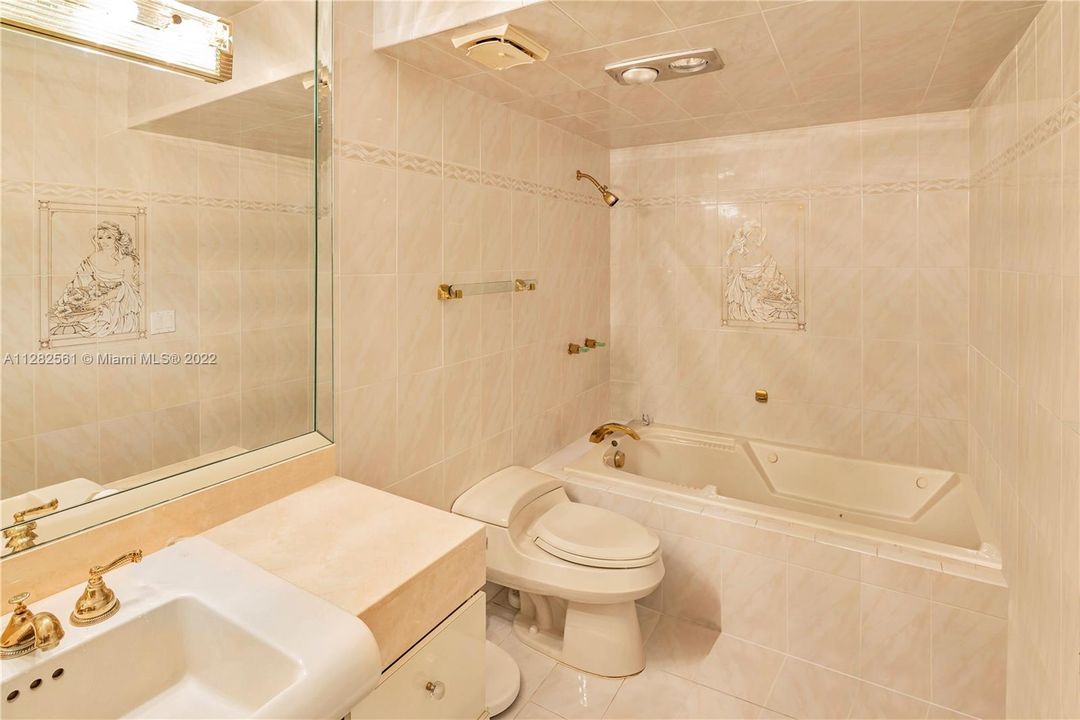 最近售出: $865,000 (2 贝兹, 2 浴室, 1388 平方英尺)