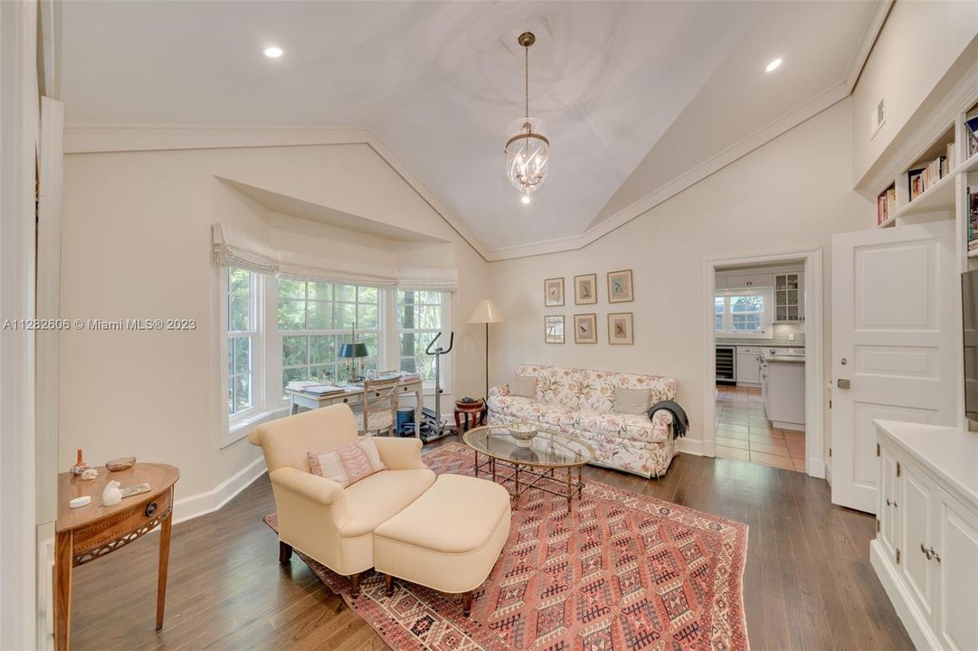 Recently Sold: $4,499,000 (5 beds, 5 baths, 4125 Square Feet)
