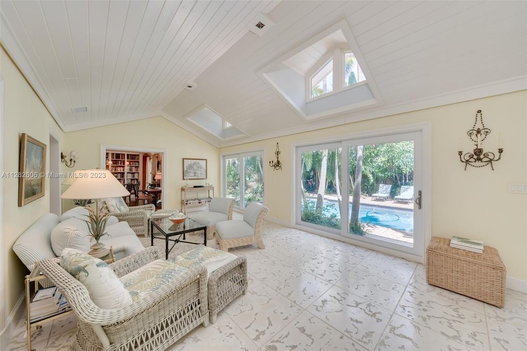 Recently Sold: $4,499,000 (5 beds, 5 baths, 4125 Square Feet)