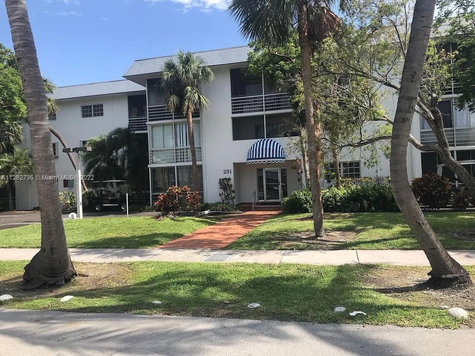 Recently Sold: $590,000 (2 beds, 2 baths, 1187 Square Feet)