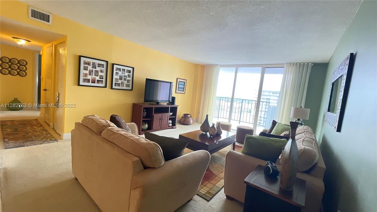 Recently Sold: $312,000 (2 beds, 2 baths, 1058 Square Feet)